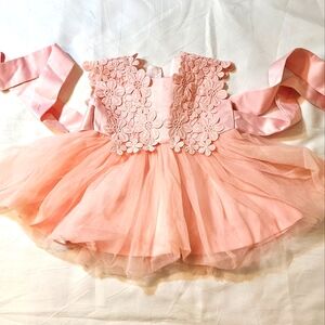 Nwt baby girl dress size 6 to 9 months